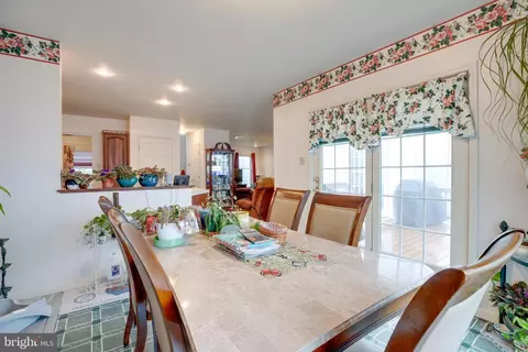 Dining - 20711 Blueridge Mountain Rd, Paris, VA 20130 photo 4 of 6