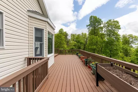 Exterior - 20711 Blueridge Mountain Rd, Paris, VA 20130 photo 7 of 20
