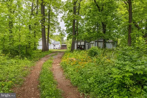 Exterior - 20711 Blueridge Mountain Rd, Paris, VA 20130 photo 19 of 20