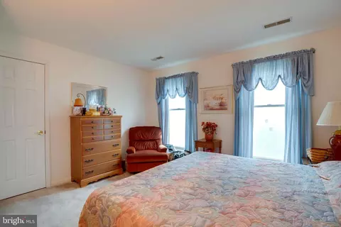 Bedroom - 20711 Blueridge Mountain Rd, Paris, VA 20130 photo 3 of 6