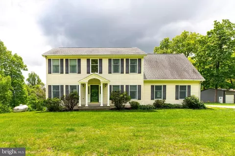 Exterior - 20711 Blueridge Mountain Rd, Paris, VA 20130 photo 2 of 20