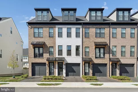 22906 Tawny Pne, Ashburn, VA 20148