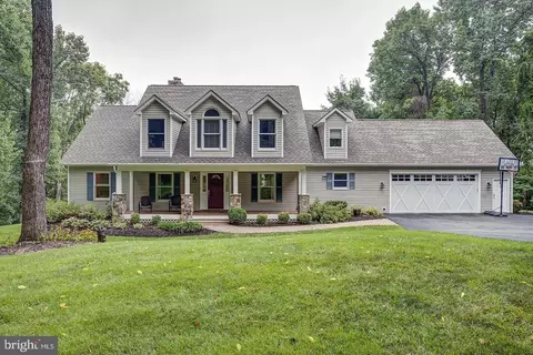 34930 Vancoff Ln, Round Hill, VA 20141