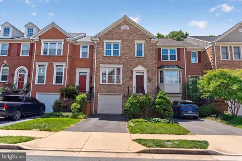 20923 Sandstone Sq, Sterling, VA 20165