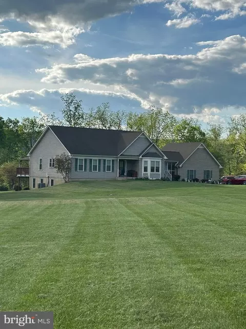 35130 Paxson Rd, Round Hill, VA 20141