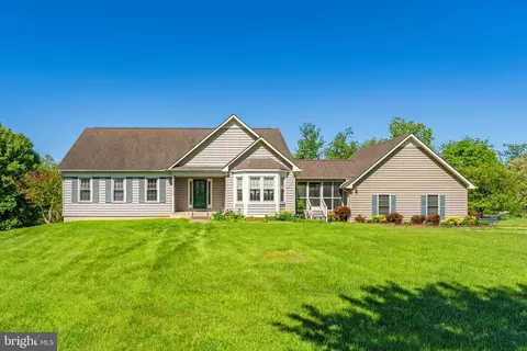 35130 Paxson Rd, Round Hill, VA 20141