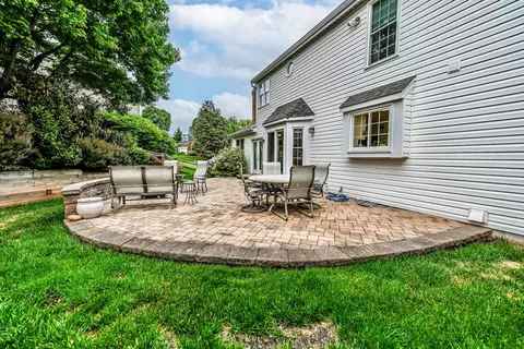 Exterior - 20595 Shadow Woods Ct, Sterling, VA 20165 photo 4 of 9