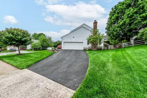 Exterior - 20595 Shadow Woods Ct, Sterling, VA 20165 photo 8 of 9