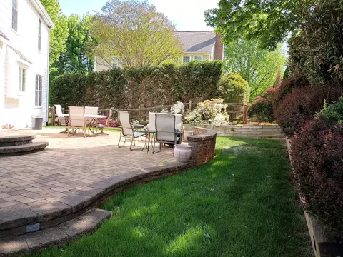 Exterior - 20595 Shadow Woods Ct, Sterling, VA 20165 photo 6 of 9