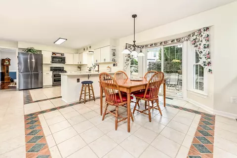 Kitchen - 20595 Shadow Woods Ct, Sterling, VA 20165 photo 4 of 4