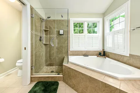 Bath - 20595 Shadow Woods Ct, Sterling, VA 20165 photo 2 of 5