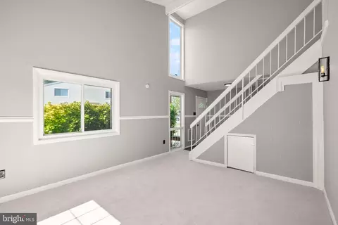 142 N Cottage Rd, Sterling, VA 20164