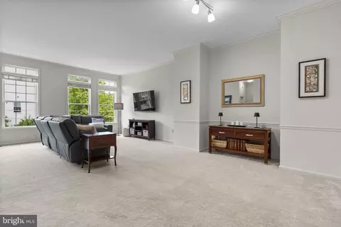 Living - 20695 Riptide Sq, Sterling, VA 20165 photo 3 of 4