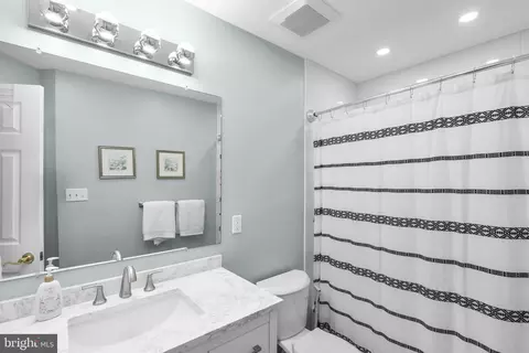 Bath - 20695 Riptide Sq, Sterling, VA 20165 photo 3 of 4