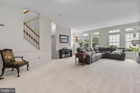 Living - 20695 Riptide Sq, Sterling, VA 20165 photo 2 of 4