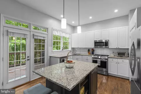 Kitchen - 20695 Riptide Sq, Sterling, VA 20165 photo 1 of 2