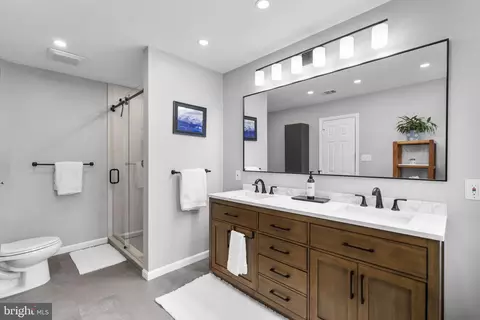 Bath - 20695 Riptide Sq, Sterling, VA 20165 photo 2 of 4