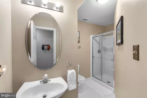 Bath - 20695 Riptide Sq, Sterling, VA 20165 photo 4 of 4