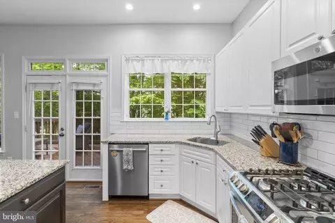 Kitchen - 20695 Riptide Sq, Sterling, VA 20165 photo 2 of 2