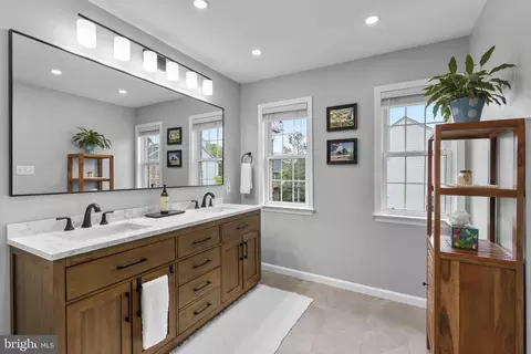 Bath - 20695 Riptide Sq, Sterling, VA 20165 photo 1 of 4