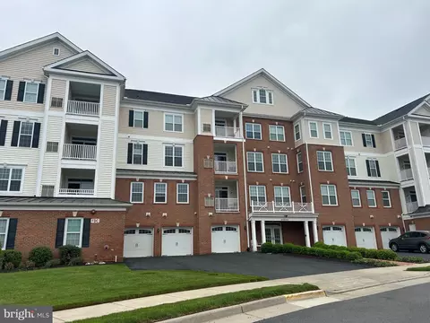 44605 York Crest Ter #300, Ashburn, VA 20147