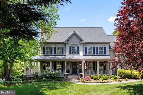 18290 Turnberry Dr, Round Hill, VA 20141