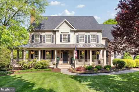 18290 Turnberry Dr, Round Hill, VA 20141