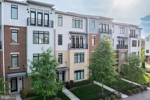 1414 Ribbon Limestone Ter SE #E-204, Leesburg, VA 20175