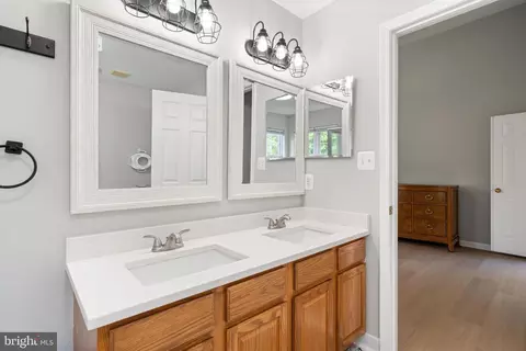 Entry Way - 21654 Frame Sq, Broadlands, VA 20148 photo 4 of 6