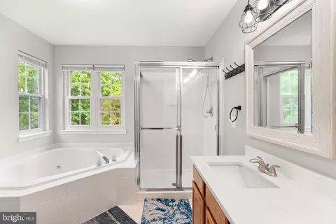Bath - 21654 Frame Sq, Broadlands, VA 20148 photo 2 of 3