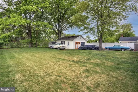 Exterior - 402 Williamsburg Rd, Sterling, VA 20164 photo 7 of 8