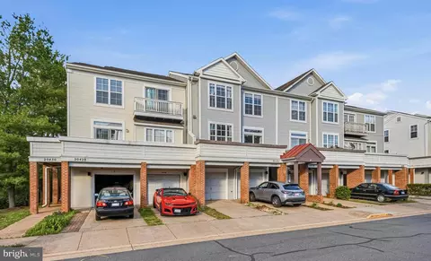 20432 Cool Fern Sq, Ashburn, VA 20147