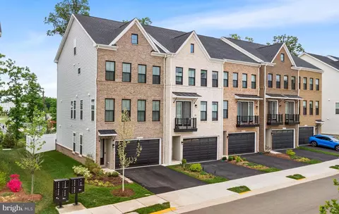 42161 Shining Star Sq, Brambleton, VA 20148