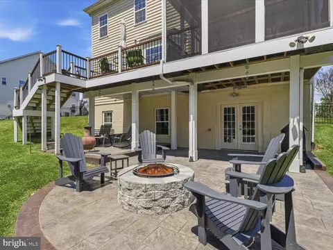 Exterior - 41961 Riding Mill Pl, Ashburn, VA 20148 photo 7 of 12
