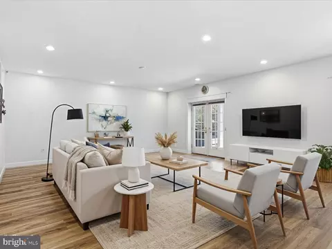 Living - 41961 Riding Mill Pl, Ashburn, VA 20148 photo 6 of 6
