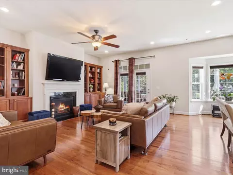 Living - 41961 Riding Mill Pl, Ashburn, VA 20148 photo 4 of 6