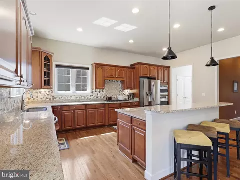 Kitchen - 41961 Riding Mill Pl, Ashburn, VA 20148 photo 4 of 8