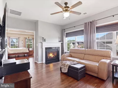 Living - 41961 Riding Mill Pl, Ashburn, VA 20148 photo 5 of 6