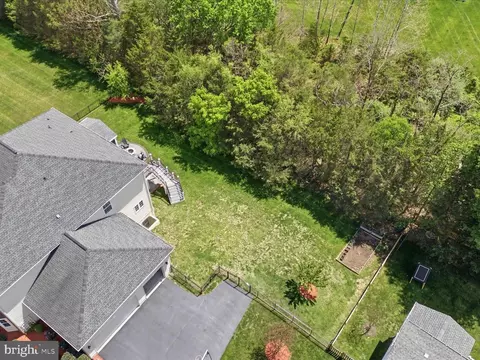 View/Area - 41961 Riding Mill Pl, Ashburn, VA 20148 photo 3 of 10