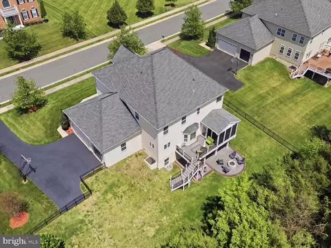 View/Area - 41961 Riding Mill Pl, Ashburn, VA 20148 photo 2 of 10