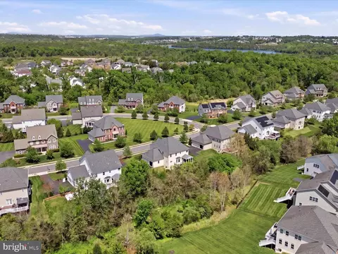 View/Area - 41961 Riding Mill Pl, Ashburn, VA 20148 photo 9 of 10