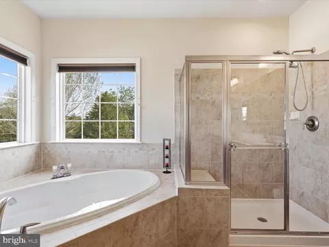 Bath - 41961 Riding Mill Pl, Ashburn, VA 20148 photo 3 of 5