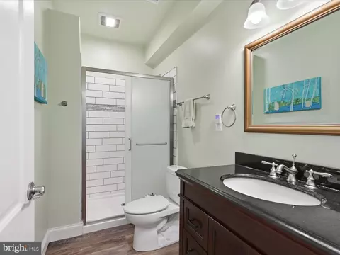Bath - 41961 Riding Mill Pl, Ashburn, VA 20148 photo 5 of 5