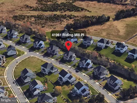 View/Area - 41961 Riding Mill Pl, Ashburn, VA 20148 photo 6 of 10