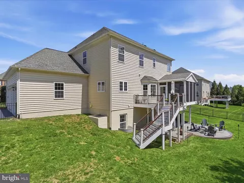 Exterior - 41961 Riding Mill Pl, Ashburn, VA 20148 photo 10 of 12