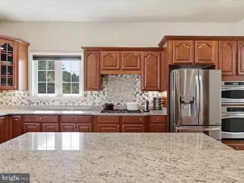 Kitchen - 41961 Riding Mill Pl, Ashburn, VA 20148 photo 3 of 8
