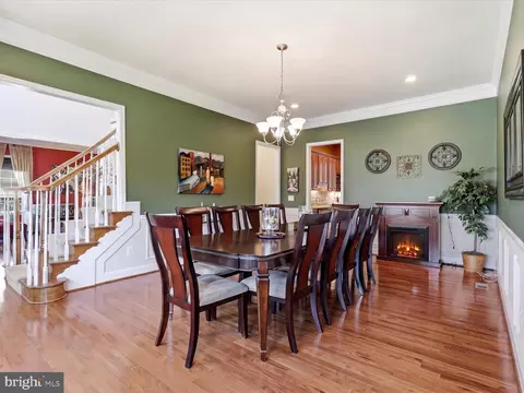 Dining - 41961 Riding Mill Pl, Ashburn, VA 20148 photo 3 of 5