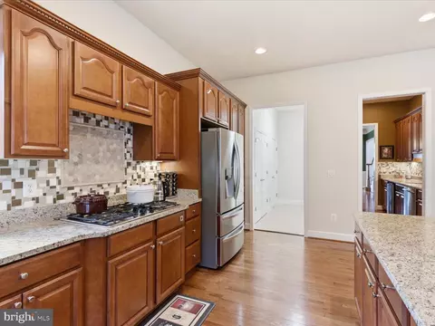 Kitchen - 41961 Riding Mill Pl, Ashburn, VA 20148 photo 6 of 8