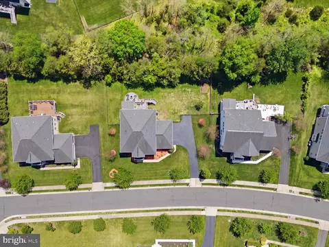View/Area - 41961 Riding Mill Pl, Ashburn, VA 20148 photo 8 of 10