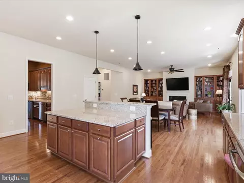 Kitchen - 41961 Riding Mill Pl, Ashburn, VA 20148 photo 8 of 8